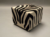 kuhfell Hocker bedruckt in Zebra optik